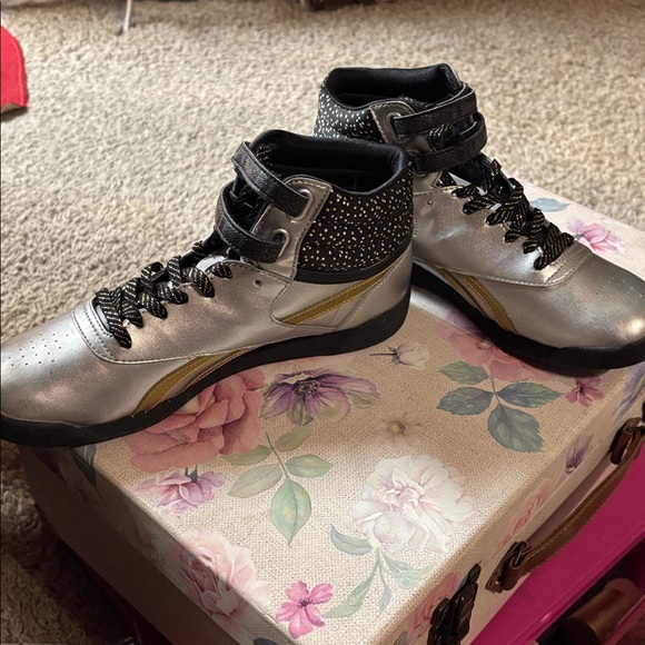 Silver Reebok hightops - Picture 3 of 6